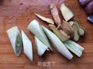 砂锅土豆炖肉的做法步骤：3