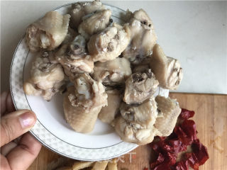 排骨酱焖土豆鸡翅的做法步骤：3
