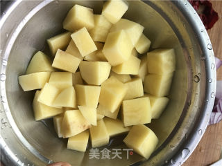 排骨酱焖土豆鸡翅的做法步骤：4