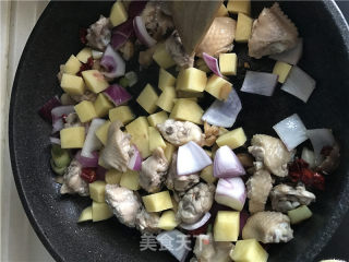 排骨酱焖土豆鸡翅的做法步骤：7