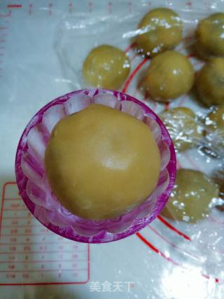 广式月饼（75克）的做法步骤：11