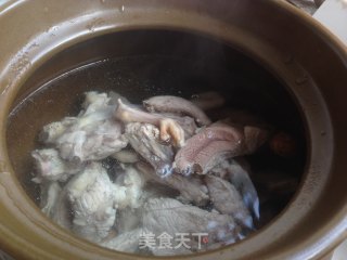 牛蒡雪耳煲鸡汤的做法步骤：6