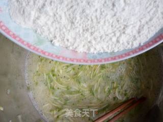 西葫芦糊塌子的做法步骤：3