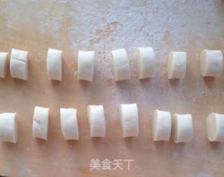 白菜猪肉水饺的做法步骤：2