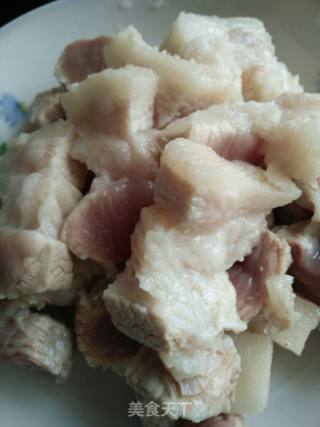 土豆红烧肉的做法步骤：2