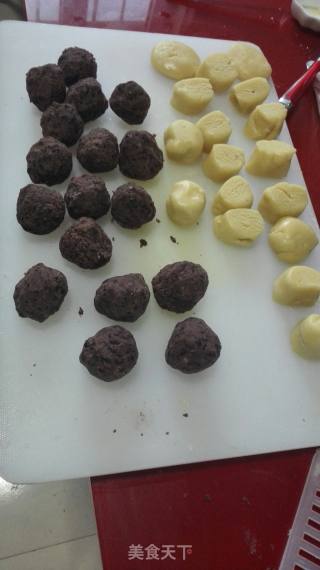 红豆月饼的做法步骤：11