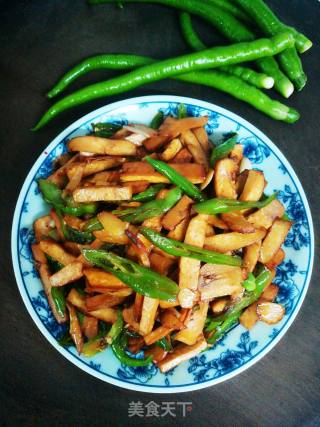 尖椒炒卤豆干的做法步骤：8