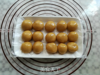 肉松果仁月饼的做法步骤：14