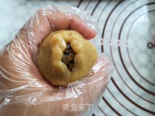 肉松果仁月饼的做法步骤：16