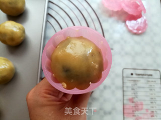 肉松果仁月饼的做法步骤：18