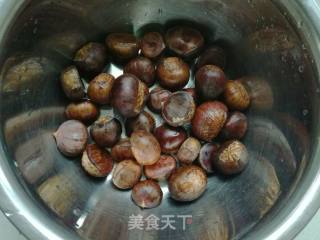 冰糖栗子的做法步骤：1