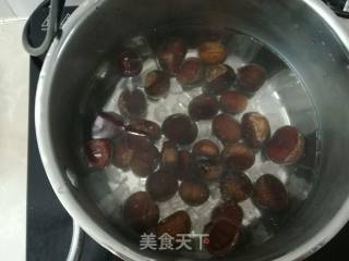 冰糖栗子的做法步骤：3