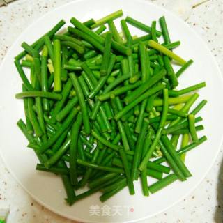 炒蒜苔的做法步骤：1