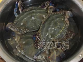 清蒸梭子蟹，你真的只用清水么？的做法步骤：1