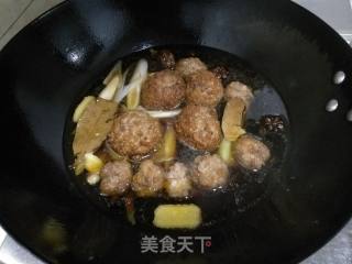 红烧狮子头的做法步骤：9