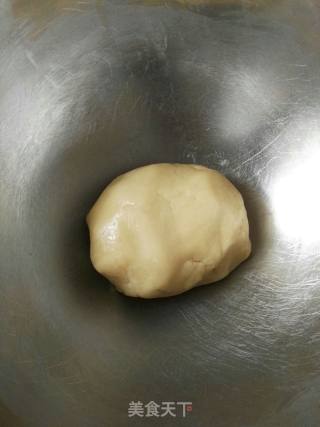 黑芝麻蛋黄月饼的做法步骤：4