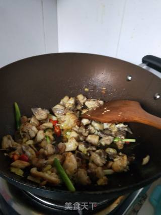 胡萝卜鸡腿焖饭的做法步骤：4