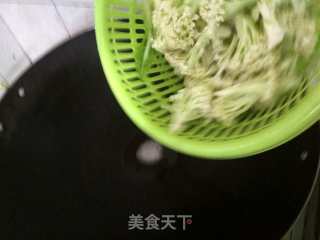 素炒椰菜花的做法步骤：2
