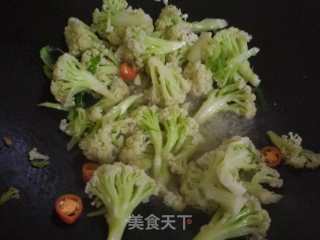 素炒椰菜花的做法步骤：7