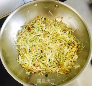 虾皮炒卷心菜的做法步骤：6