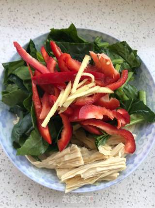菠菜腐竹的做法步骤：2
