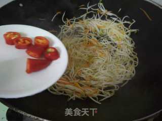 炒银芽的做法步骤：5