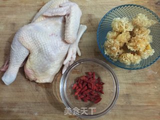 坤博砂锅--银耳鸡汤的做法步骤：1