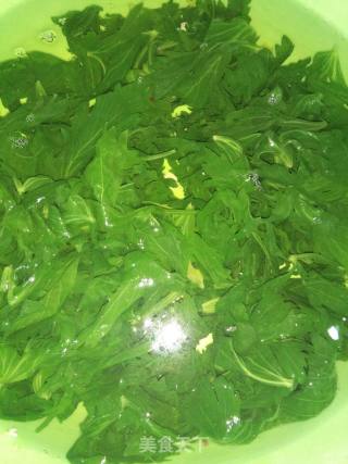 凉拌芹菜叶的做法步骤：2