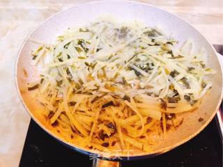 雪菜土豆丝的做法步骤：8