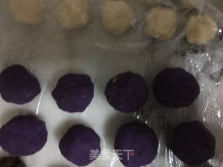 蛋黄酥的做法步骤：3