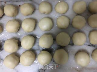 蛋黄酥的做法步骤：9