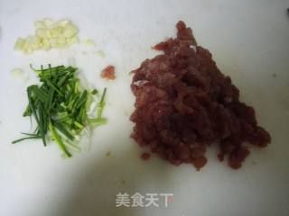 瘦肉炒花菜的做法步骤：1