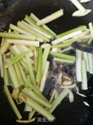 腐竹炒鸡肉的做法步骤：4
