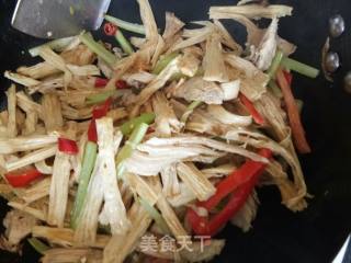腐竹炒鸡肉的做法步骤：7