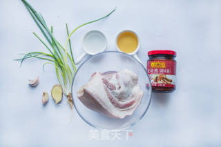 还没开饭就全部吃完的蜜汁烤叉烧肉的做法步骤：1