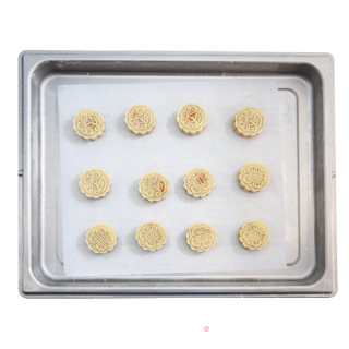 中秋传统佳品——蛋黄莲蓉月饼的做法步骤：14