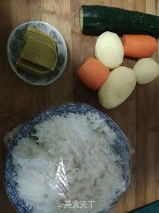 咖喱盖浇饭的做法步骤：1
