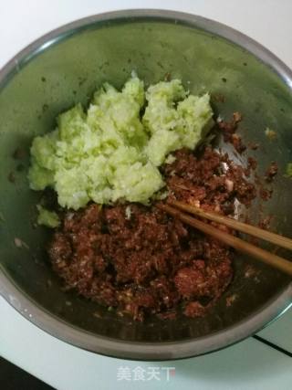 番茄味的馄饨面的做法步骤：2