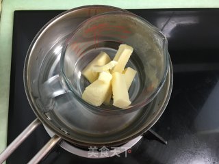 肉松夹心玛德琳蛋糕的做法步骤：2