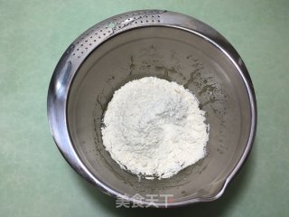 莲蓉咸蛋黄馅月饼的做法步骤：4