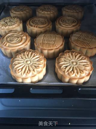 广式月饼的做法步骤：4