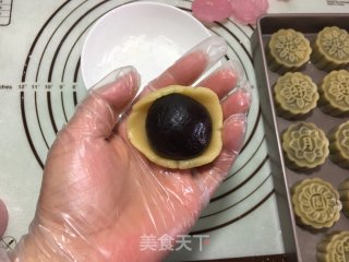 广式豆沙月饼的做法步骤：10