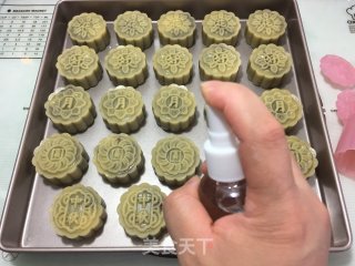 广式豆沙月饼的做法步骤：16