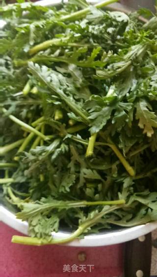 腐竹拌茼蒿的做法步骤：1