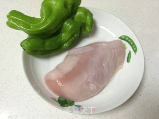 麻辣青椒鸡丝的做法步骤：1
