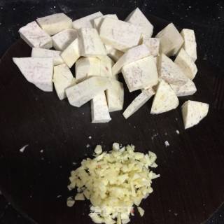 香芋蒸排骨的做法步骤：2