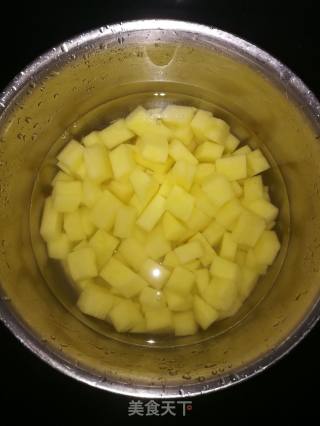 香辣孜然土豆丁的做法步骤：1