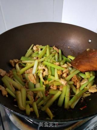 芹菜炒肉片的做法步骤：7