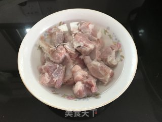 香菇排骨焖饭的做法步骤：1