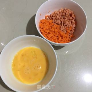 胡萝卜火腿鸡蛋小饼的做法步骤：2